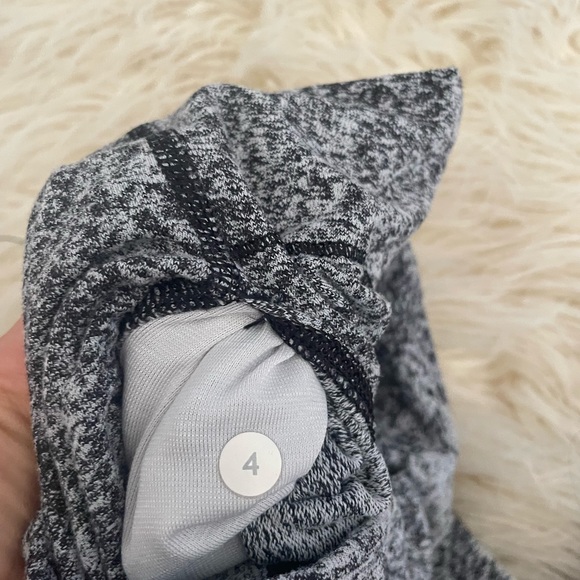 LULULEMON WUNDER UNDER GREY SPECKLES LEGGINGS SIZE 4 28” INSEAM RARE PATTERN - Picture 4 of 4